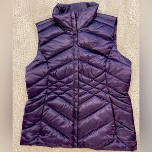 LIKE NEW! Purple North Face size M Women’s 550 Goose Down Puffer Vest Full Zip